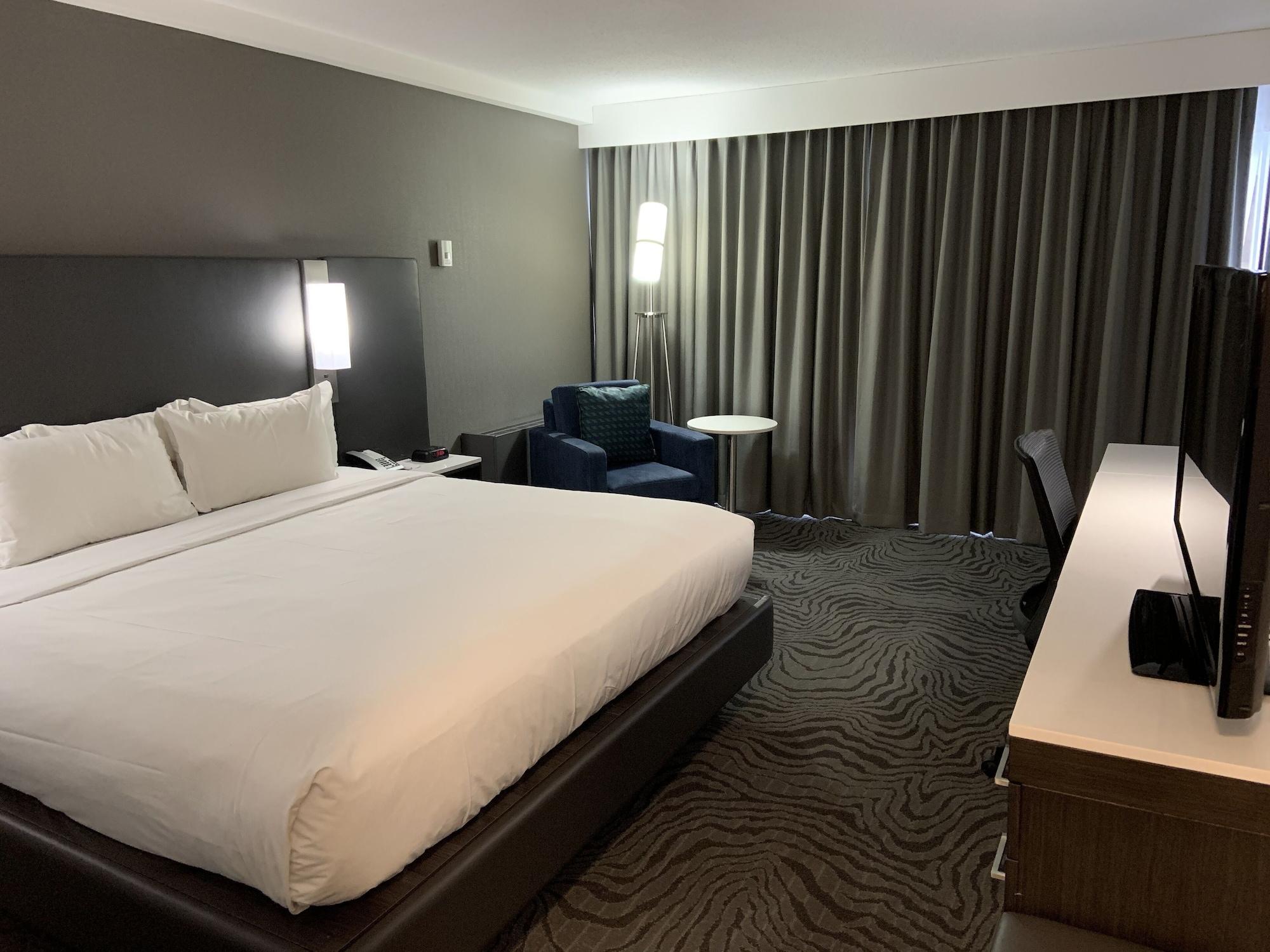 Hotel Doubletree By Hilton Calgary North Exterior foto