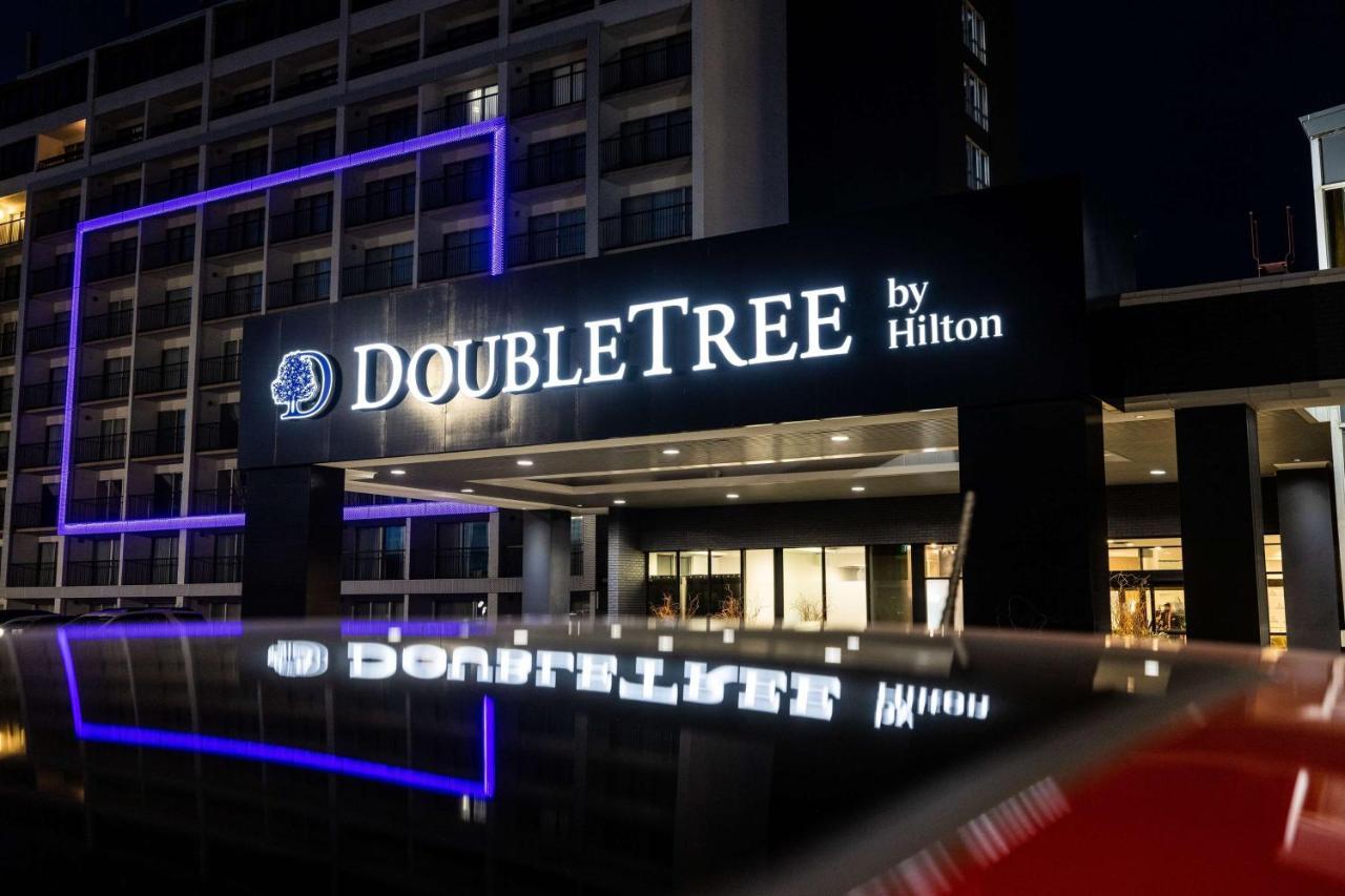 Hotel Doubletree By Hilton Calgary North Exterior foto