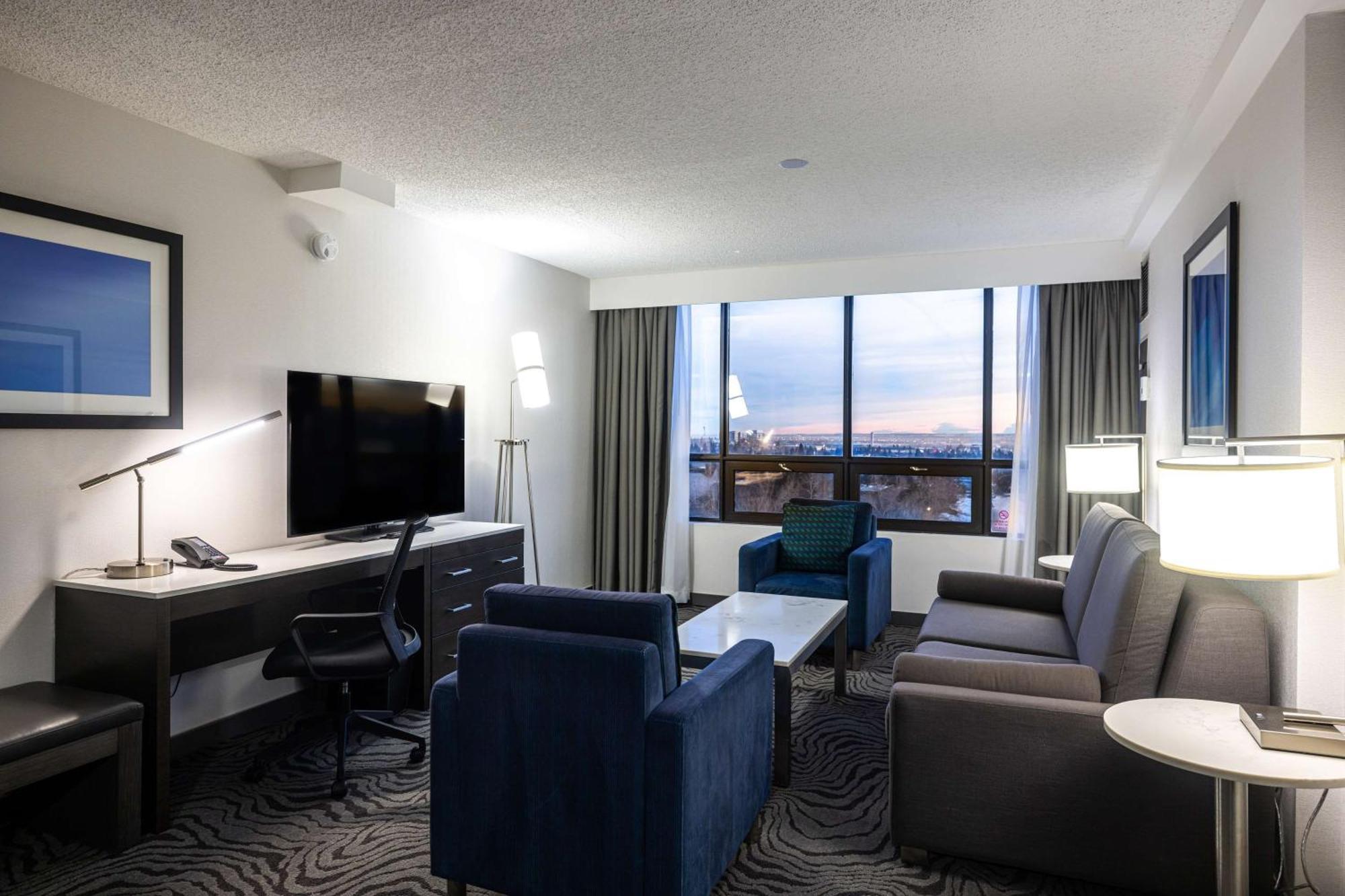 Hotel Doubletree By Hilton Calgary North Exterior foto
