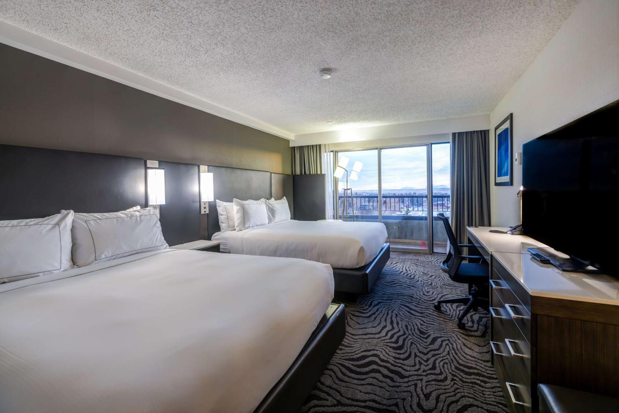 Hotel Doubletree By Hilton Calgary North Exterior foto