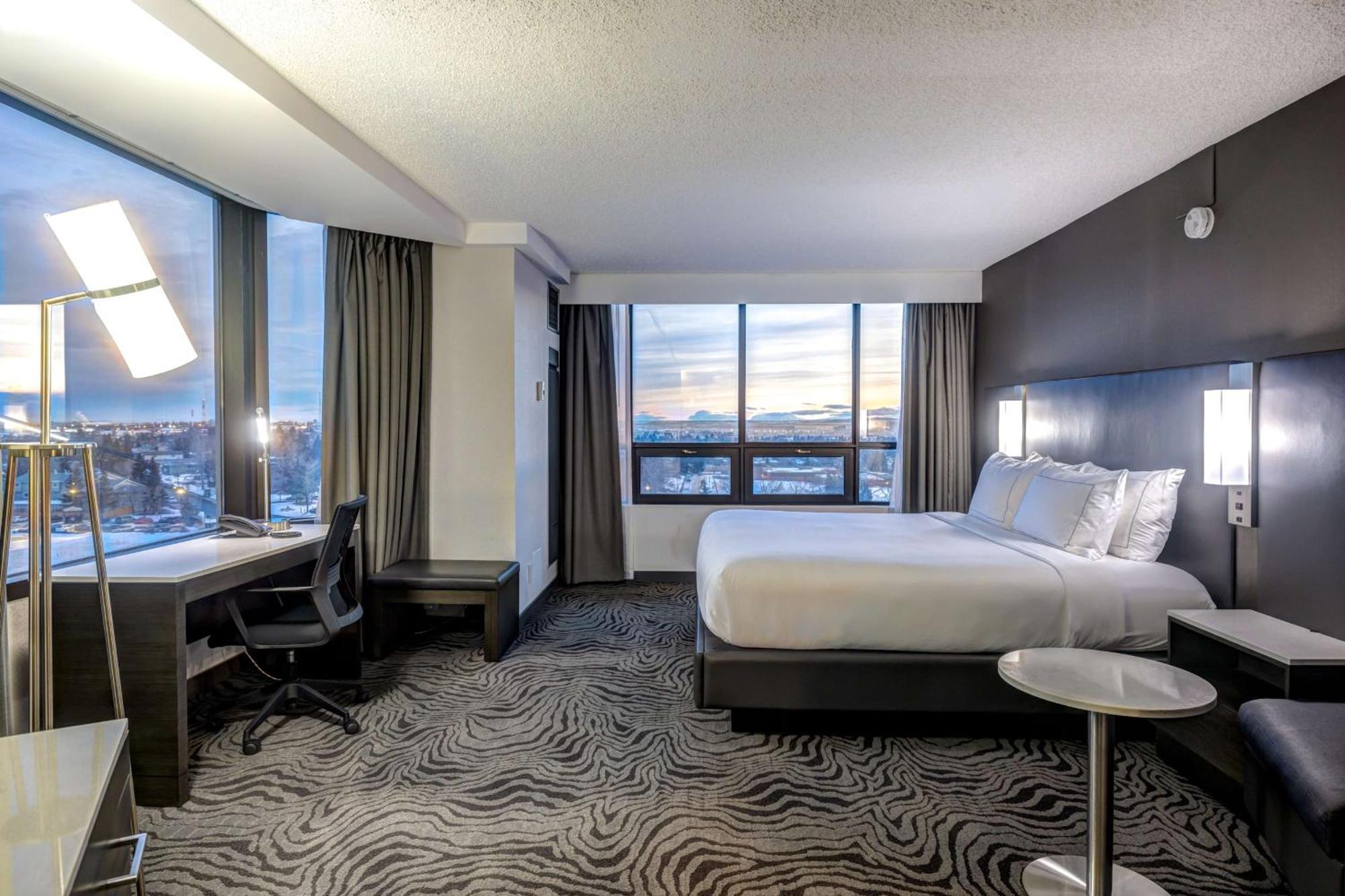 Hotel Doubletree By Hilton Calgary North Exterior foto