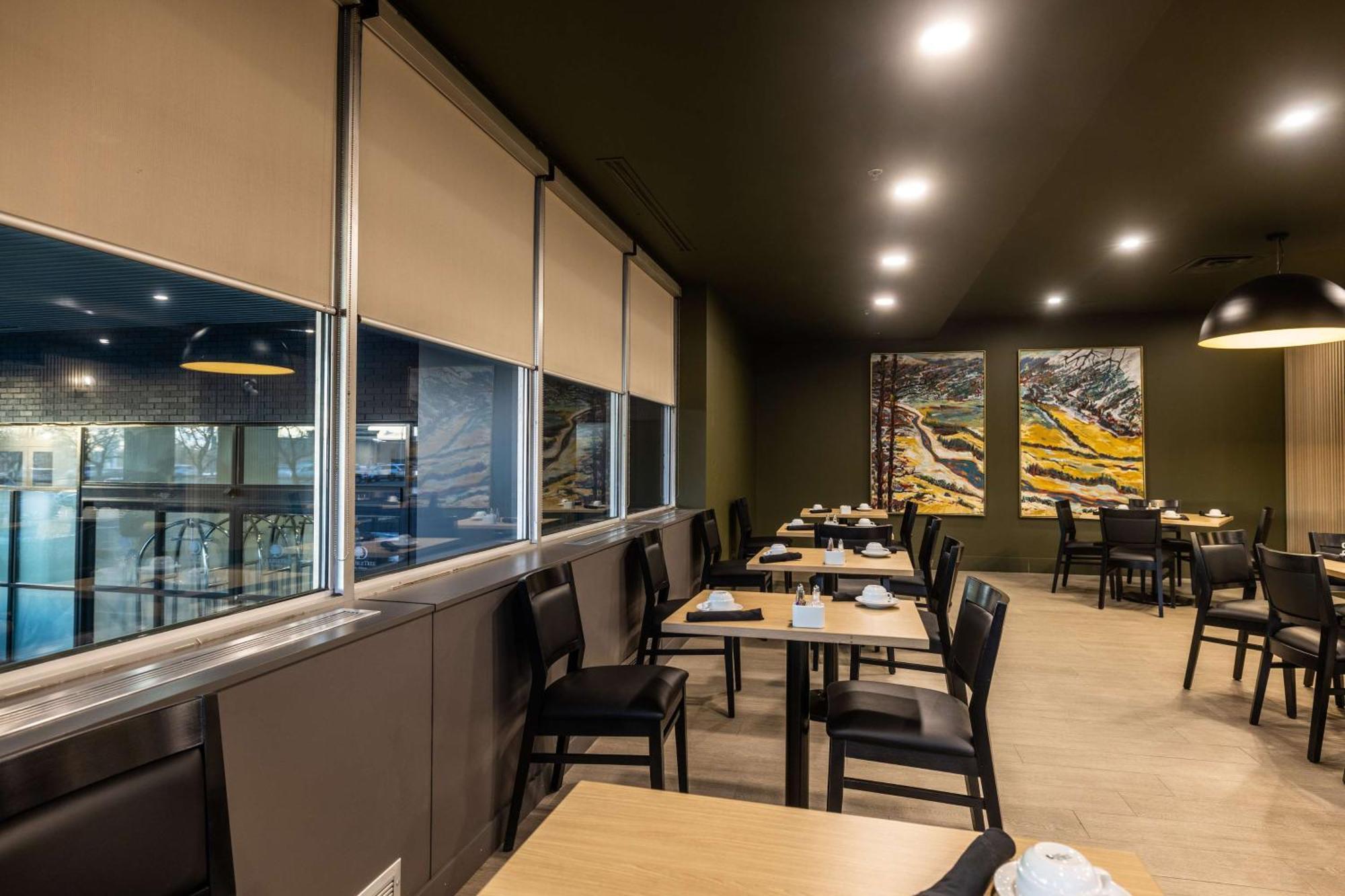 Hotel Doubletree By Hilton Calgary North Exterior foto