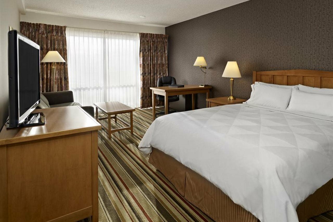 Hotel Doubletree By Hilton Calgary North Exterior foto